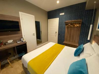 7th Floor Suite - 43