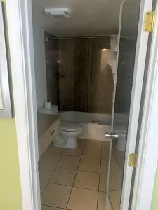 Best Western Plus Holiday Sands Inn & Suites - 77