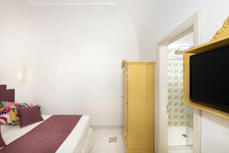 Eden Roc Suites - 410