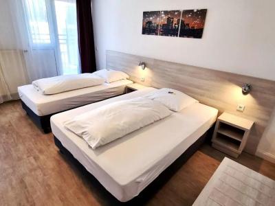 Adler Frankfurt - 24
