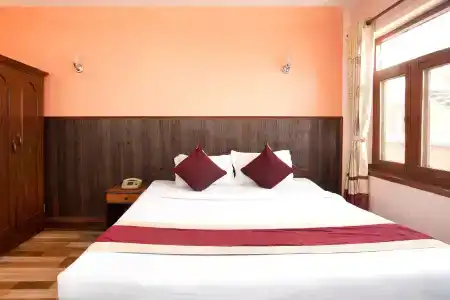 Oyo 374 Holiday Taj (p) Ltd - 2