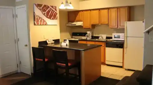 Hawthorn Suites East - 28