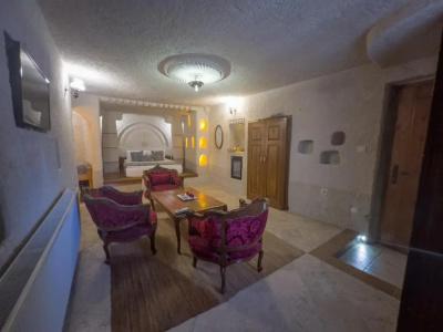 Local Cave House - 31