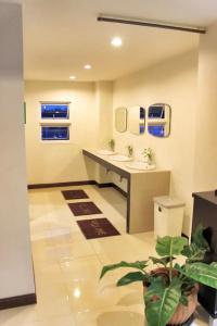 Ananas Phuket Central Hostel - 23