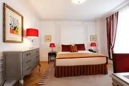 Majestic Spa - Champs Elysées - 83