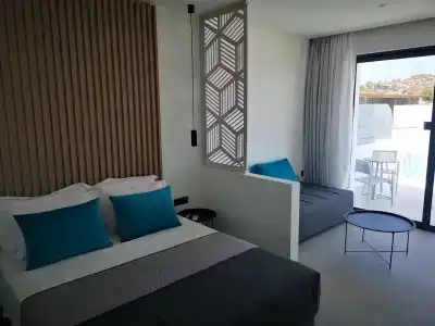 Zoes & Suites - 134