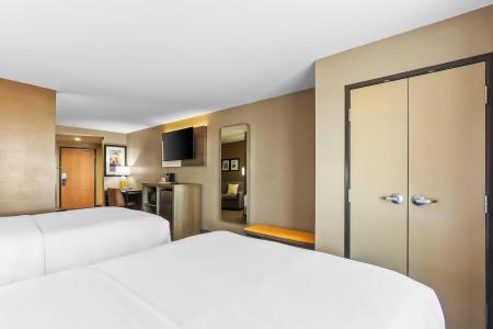 Comfort Suites West - 69