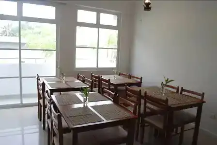 G 10 Beach Inn - 10