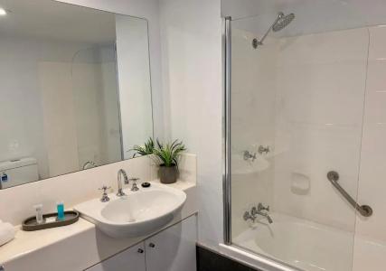 Outrigger Burleigh - 189