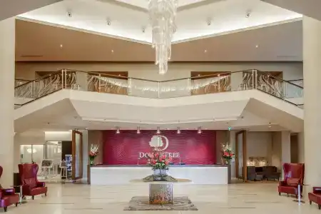 DoubleTree by Hilton Bratislava - 38