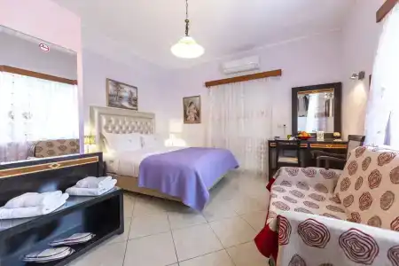 Irida Beach Suites - 36