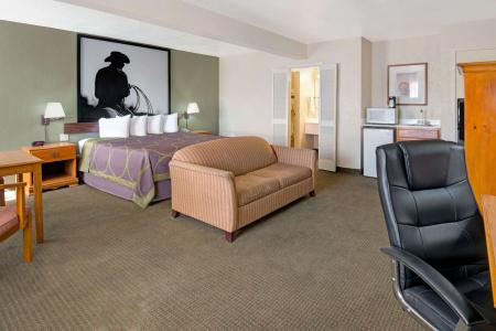Super 8 by Wyndham Airport - 3