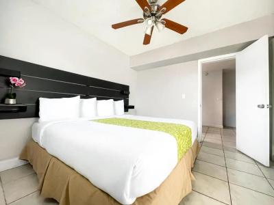 Hollywood Beachs - 110