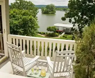 Lookout Point Lakeside Inn - 39