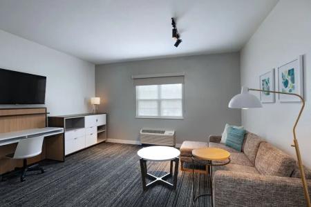 TownePlace Suites by Marriott - 36