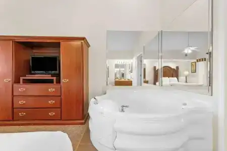 Grand Crowne by Capital Vacations - 104