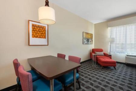 TownePlace Suites by Marriott Indianapolis Airport - 6