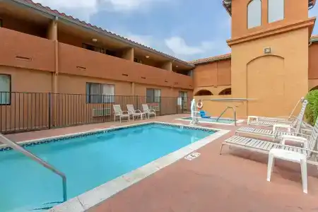 Quality Inn & Suites Oceanside Near Camp Pendleton - 13
