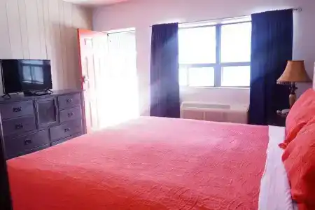 Knights Inn - 79