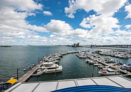 DoubleTree by Hilton Grand Biscayne Bay - 26