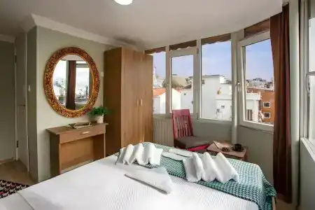 Sofia Corner - 107
