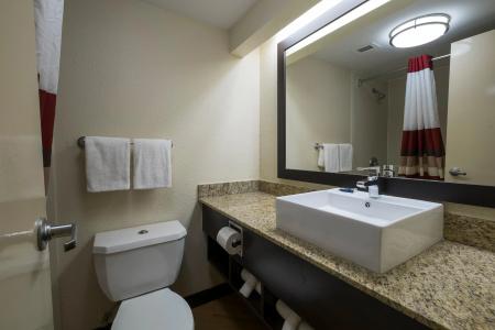 Red Roof Inn Plus+ Houston - Energy Corridor - 17