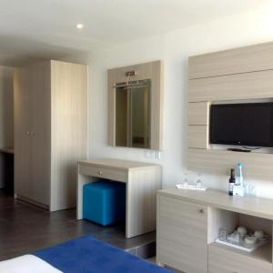 Limanaki Beach & Suites - 37
