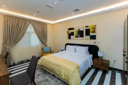 Royal Mirage - 4