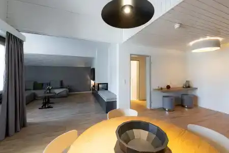 Victoria & Residence - 112
