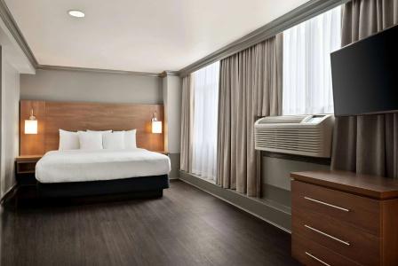 Days Inn by Wyndham Downtown - 1