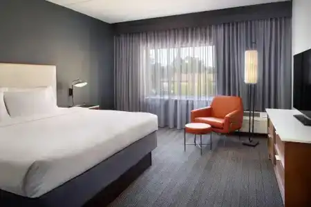 Courtyard by Marriott Broadway - 54