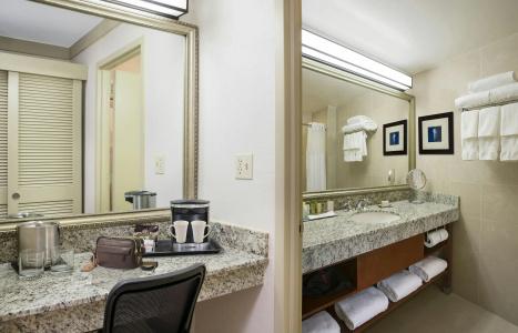DoubleTree by Hilton Miami Airport & Convention Center - 3