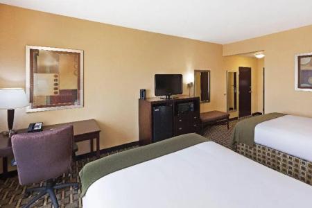 Holiday Inn Express & Suites West - 37