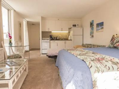 Tropical Studios At Marine Surf Waikiki - Free Parking - Best Location - Full Kitchen - Swimming Pool - 110