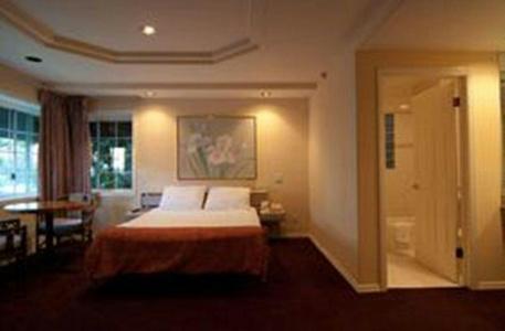 Wilshire Crest - 3