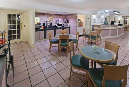 La Quinta Inn by Wyndham Austin Oltorf - 10