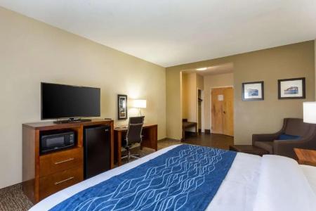 Comfort Inn & Suites Airport - 26