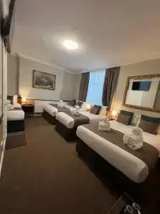 Tudor Court - 80