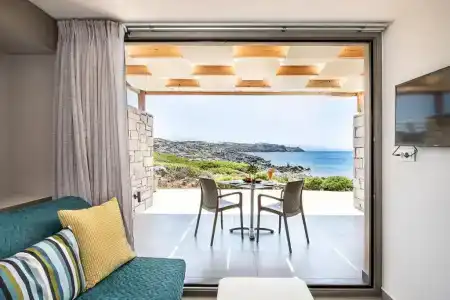Kavos & Suites - 230