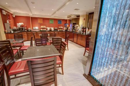 Ramada by Wyndham New York Times Square West - 11
