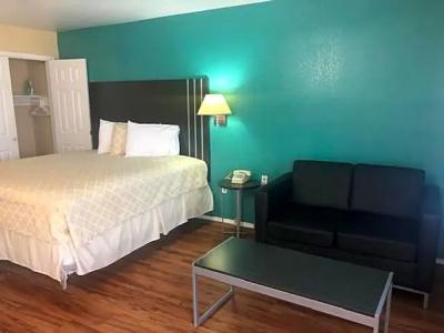 Pinn Road Inn and Suites Lackland AFB and Seaworld - 28