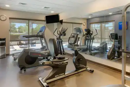 Comfort Suites Airport Convention Center - 21