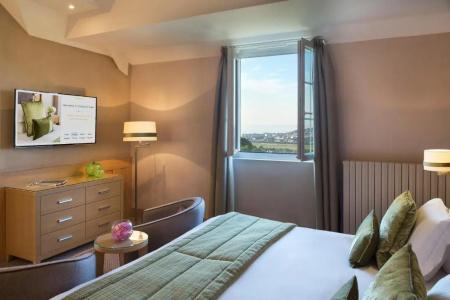Hôtel Barrière L'Hôtel du Golf - 72