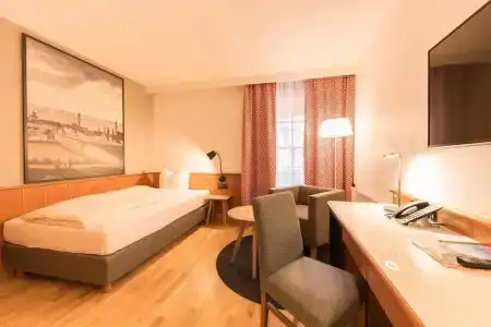 Bayerischer Hof - 72