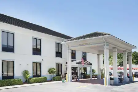 Baymont by Wyndham Savannah/Garden City - 0