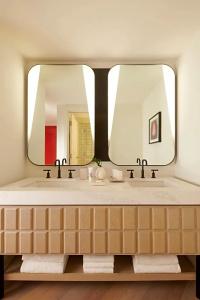 Virgins Las Vegas, Curio Collection by Hilton - 77