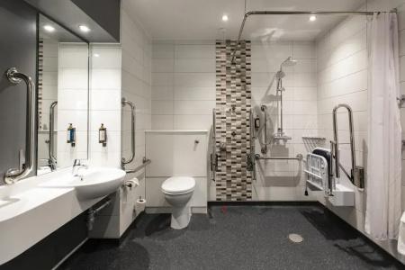 Premier Inn Pacific Quay - 35