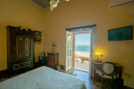 Henry's House - 137