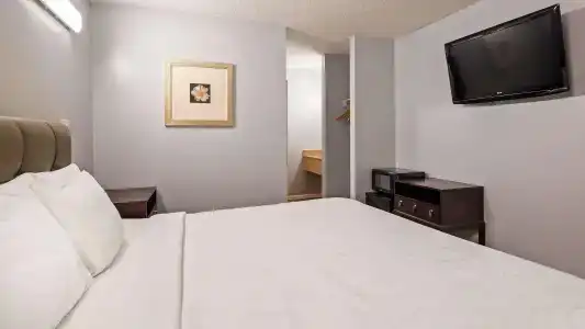 Apple Valley Inn - 2
