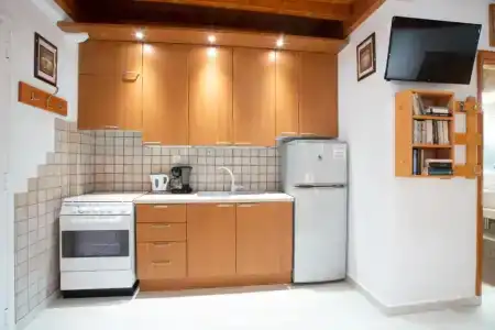Kontaratos Studios & - 580
